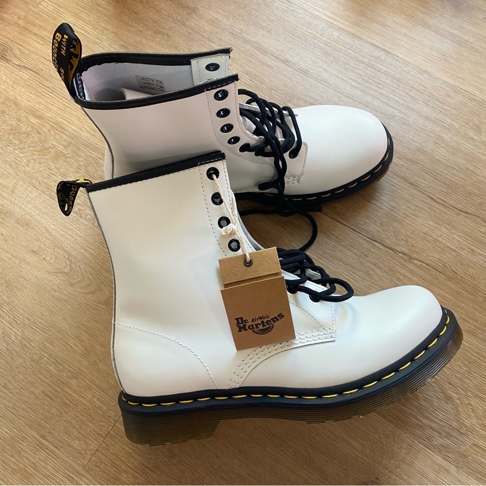NEW Dr. Martens 1460 SMOOTH LEATHER LACE UP BOOTS